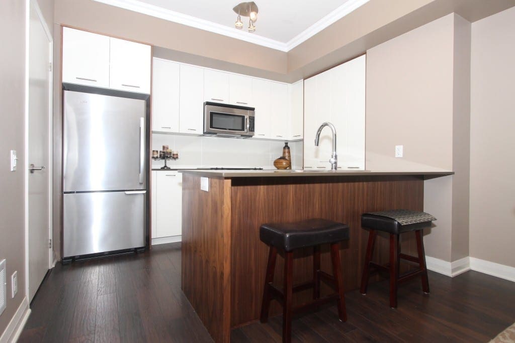 Quartz Countertops, Breakfast Bar, Stainless Steel Applicances
