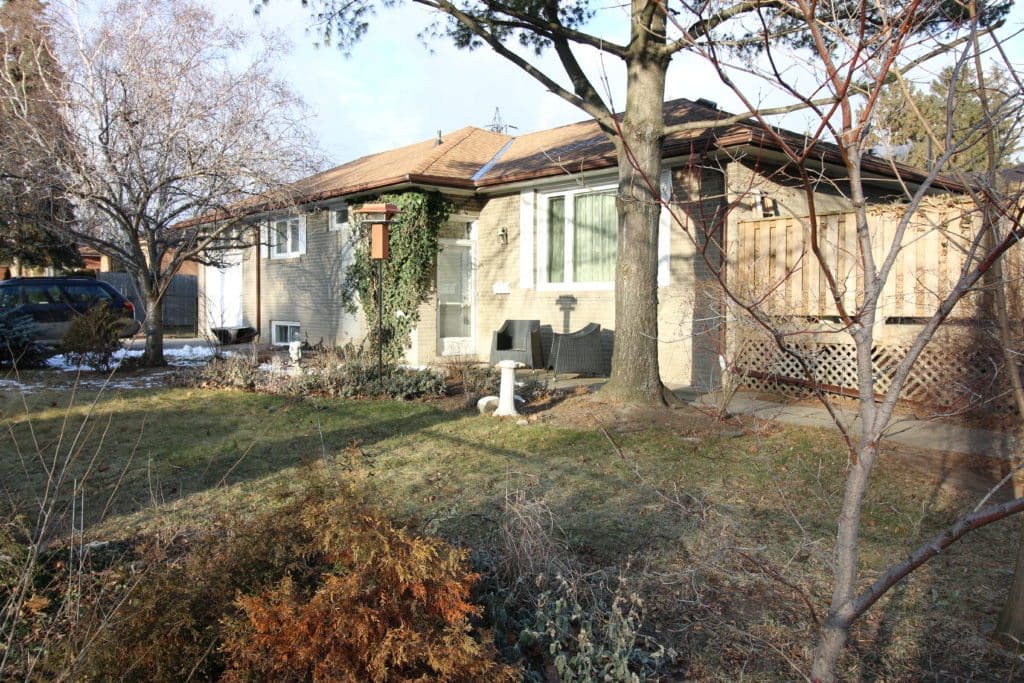 23 Bentley Drive Etobicoke Toronto