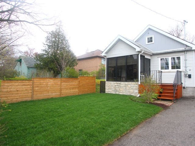 17 McIntosh Avenue Etobicoke