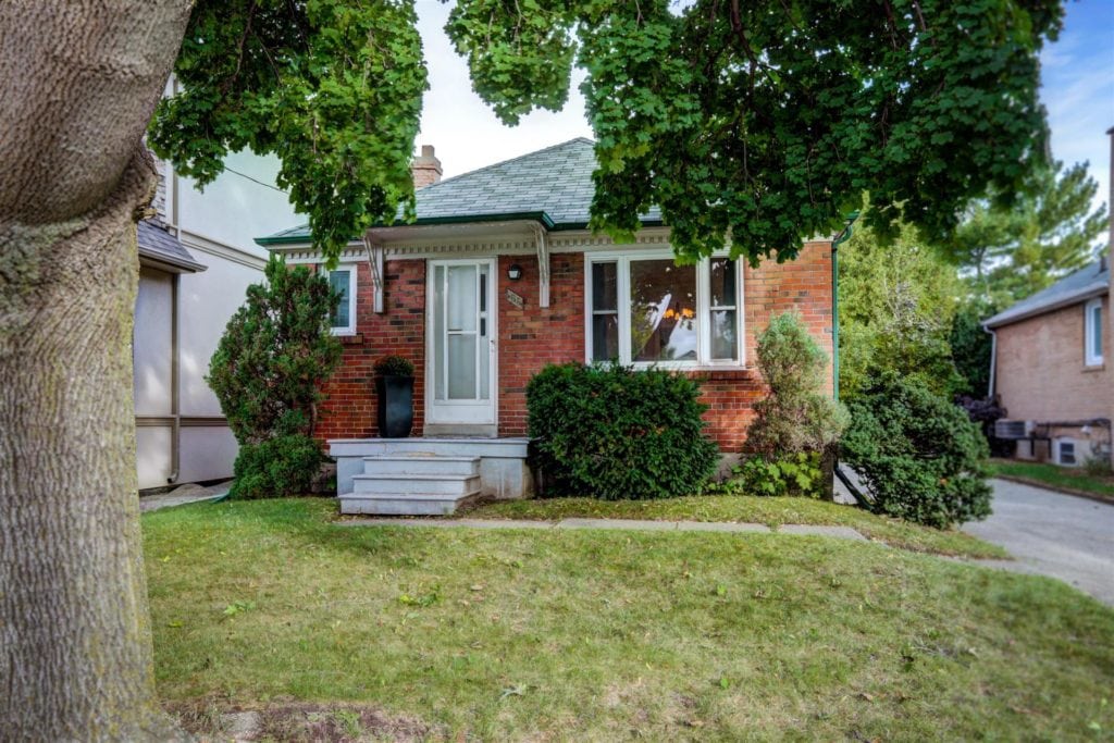 56 Edgecroft Rd Queensway Village Etobicoke