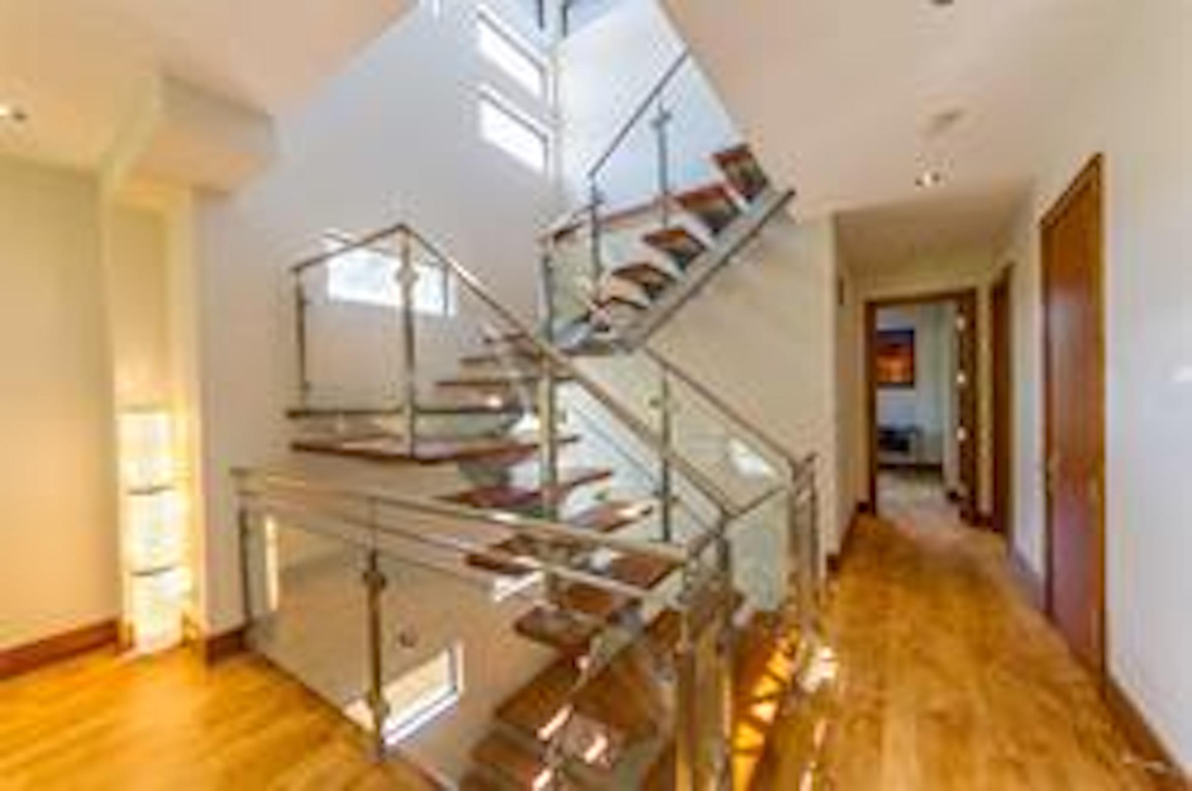 658 Byngmount Ave - Stairs