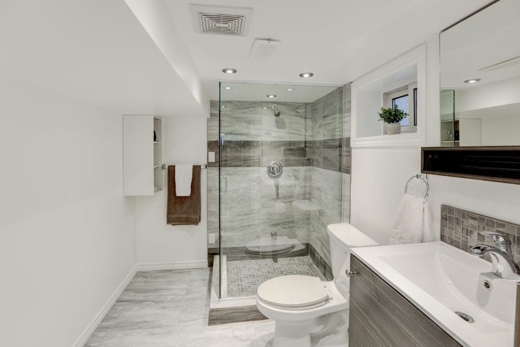 334 Cleveland St - Bathroom