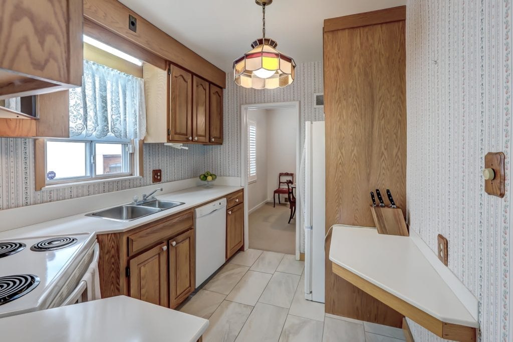 18 Reid Manor - Kitchen