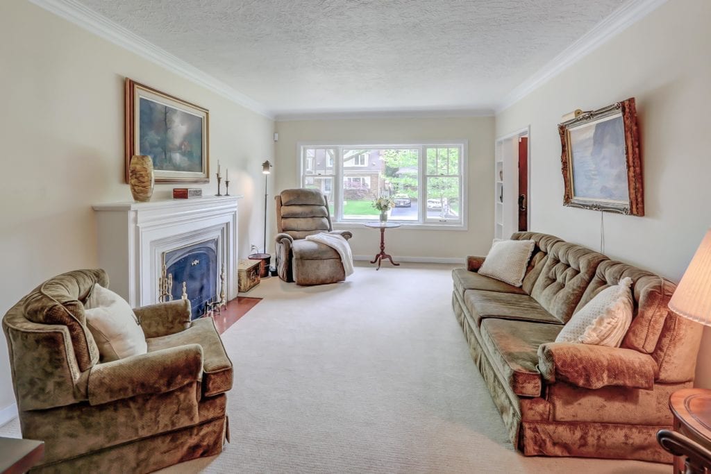 18 Reid Manor - Living Room