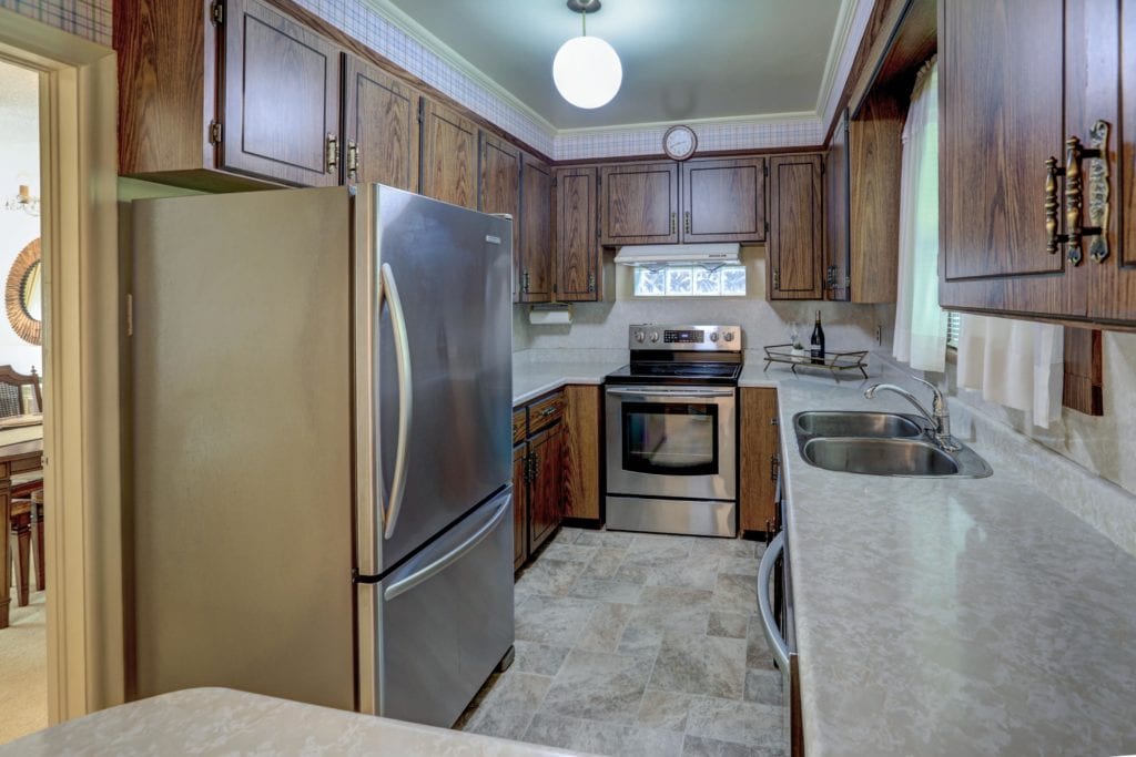 131 Thompson Ave - Kitchen