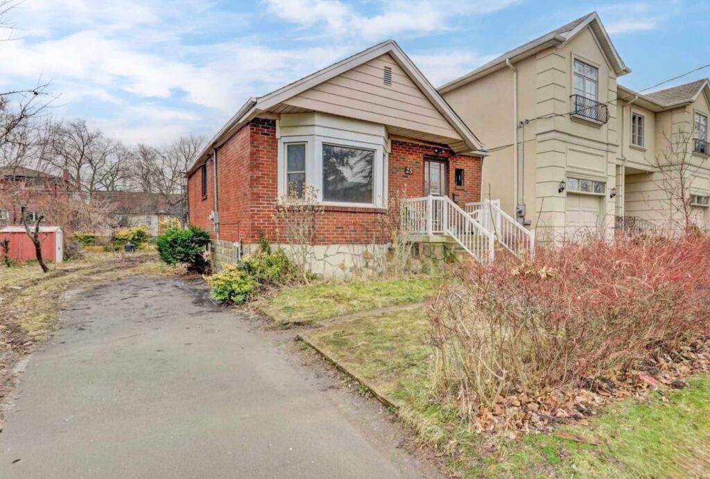 25 Roseland Avenue Alderwood Bungalow for Sale