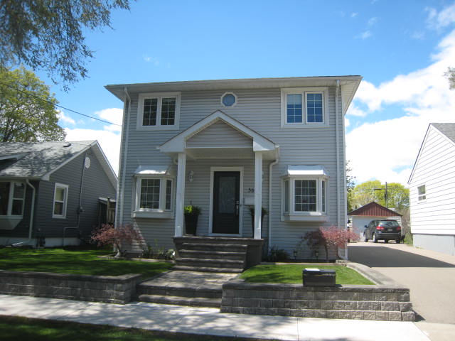 36 Uno Dr Queensway Village