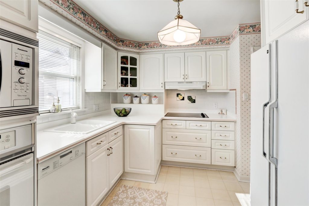 130 Westrose Ave Kitchen