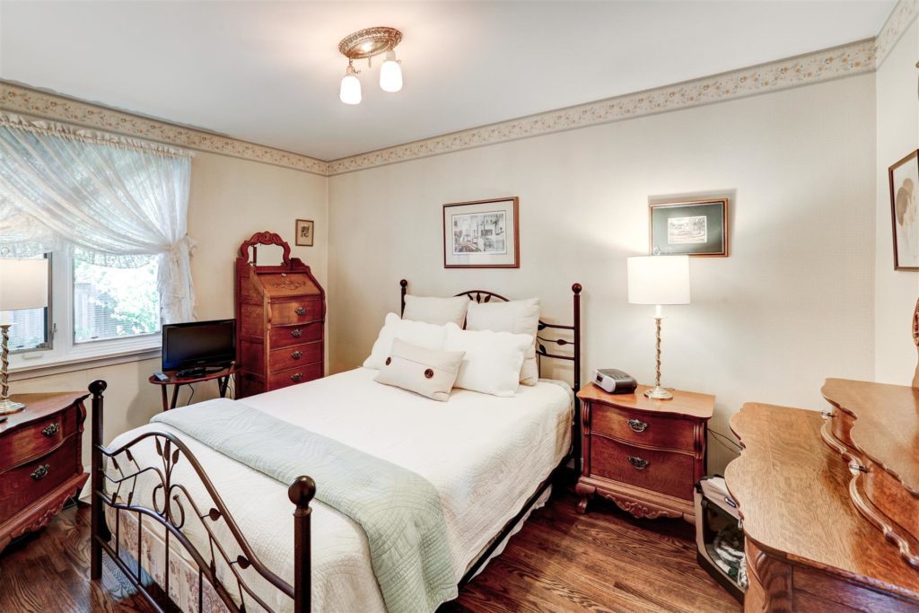 130 Westrose Ave Bedroom