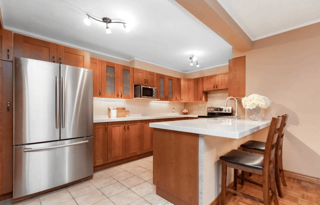 #420 80 Coe Hill Dr Kitchen