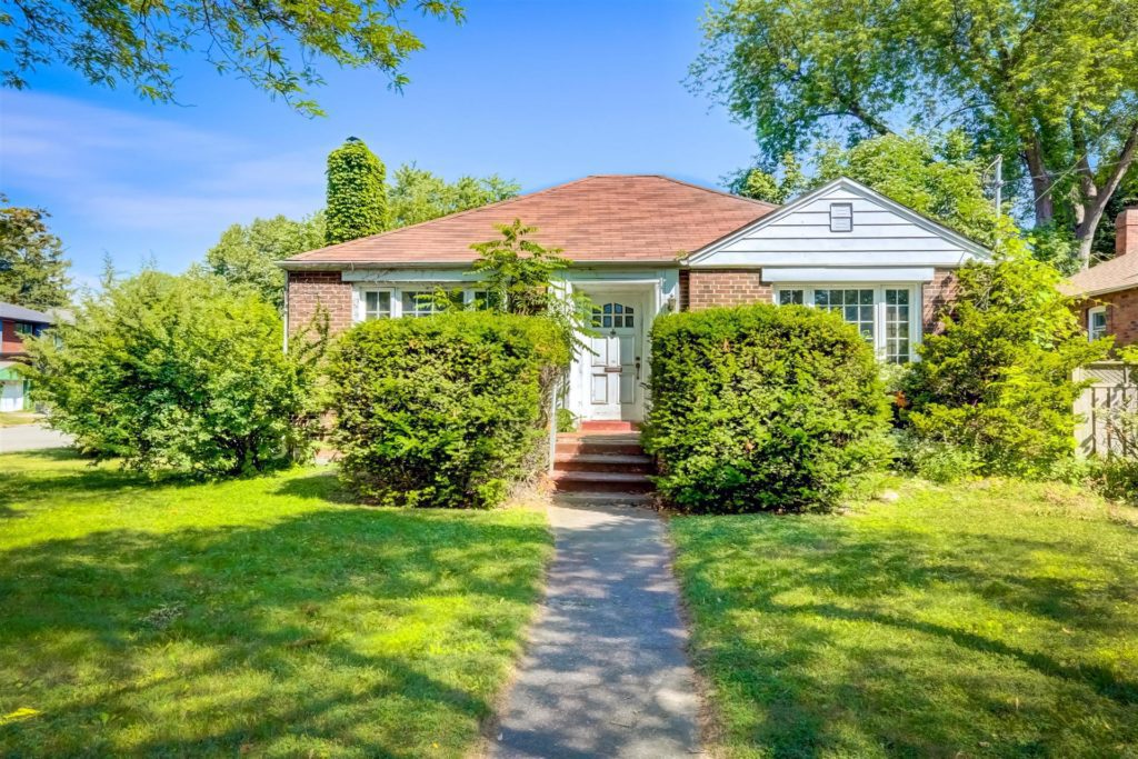 144 Lake Promenade
