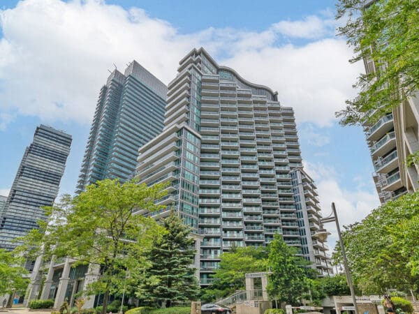 Voyager at Waterview Condos