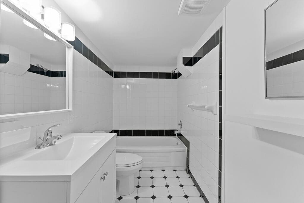 Baby Point Gates Apartment