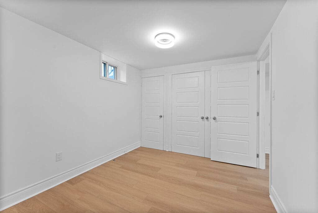 Baby Point Gates Apartment
