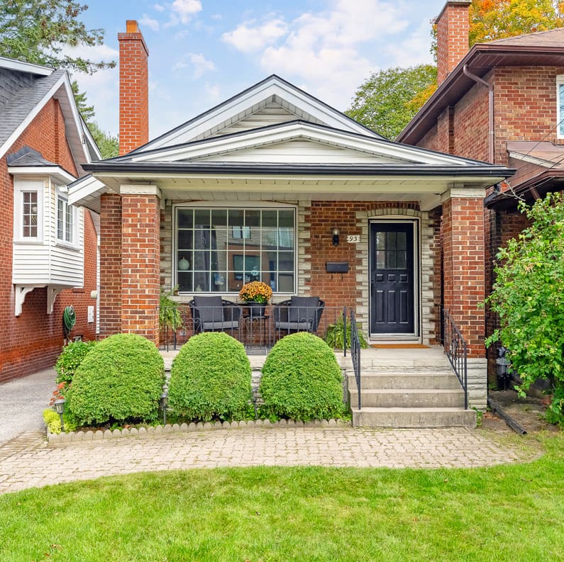93 Wheatfield Road | Listed by Silecky Thompson Real Estate Team